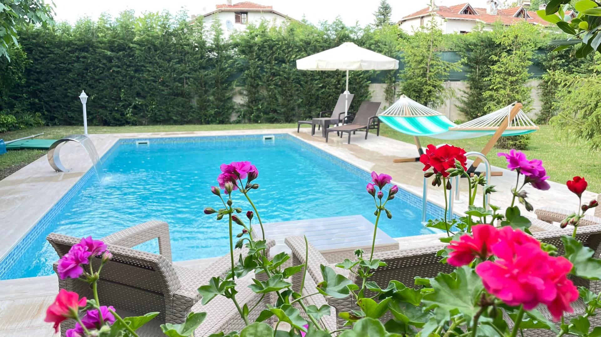 Sapanca Rüstempaşa'da Merkezi Konumda, Özel Havuzlu, Kiralık Villa-41780