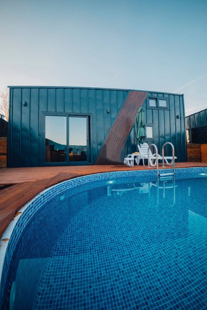 Sapanca'da Enfes Tesis İçerisinde, Isıtmalı Havuzlu, Şık Tiny House