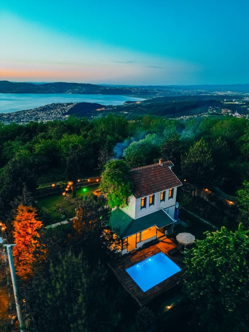 Sapanca Şükriye'de Doğa Manzaralı, Özel Havuzlu, Jakuzili Villa