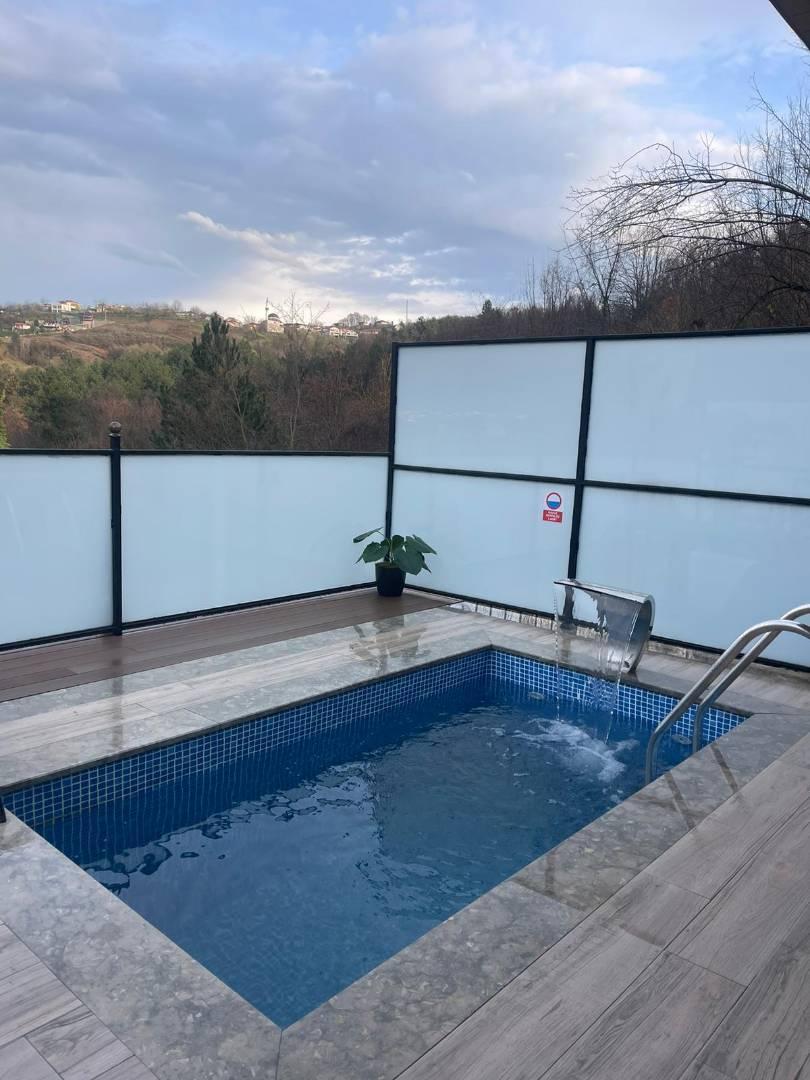 Sapanca'da Çekirdek Ailelere Uygun, Isıtmalı Havuzlu, 2+1 Bungalov-36265