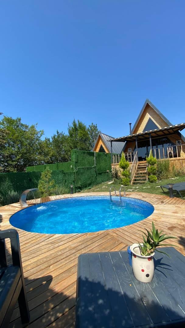 Sapanca Ünlüce'de Elverişli Konumda, Isıtmalı Havuzlu, Şık Bungalov-34639