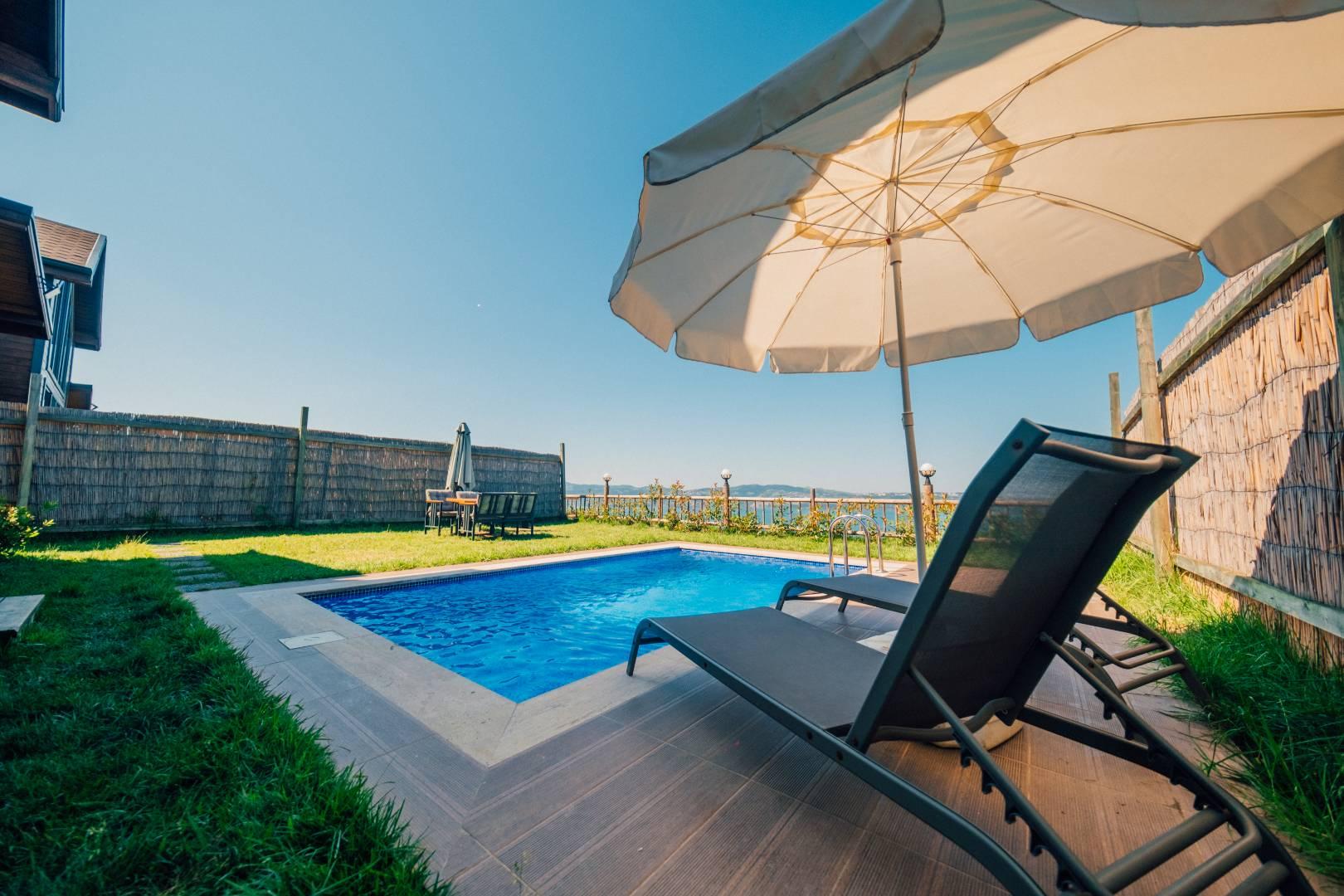 Sapanca Uzunkum'da Göl Manzaralı, Isıtmalı Özel Havuzlu, Şık Bungalov -34692