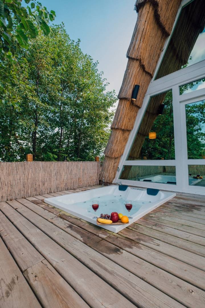 Sapanca Yanık'ta Muhteşem Doğada, Jakuzili, Balayı Bungalovu