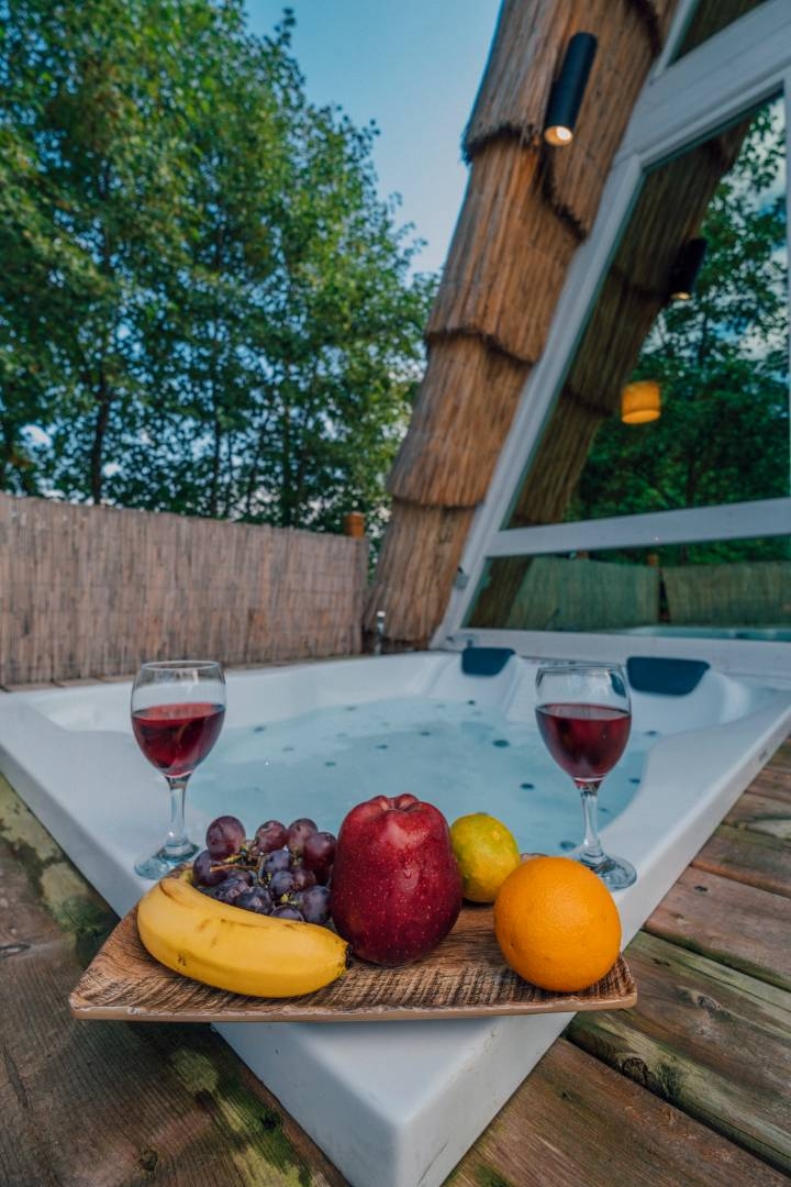 Sapanca Yanık'ta Muhteşem Doğada, Jakuzili, Balayı Bungalovu