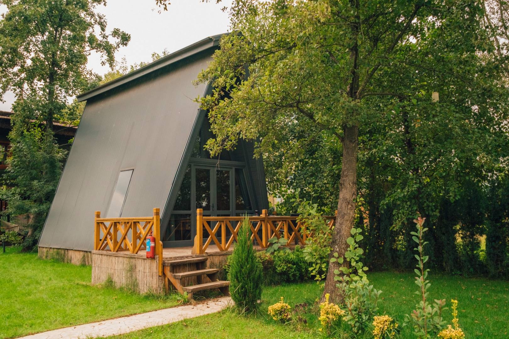 Sapanca Yanık'ta Yeşillikler İçerisinde, Kahvaltı Dahil, Şık Bungalov