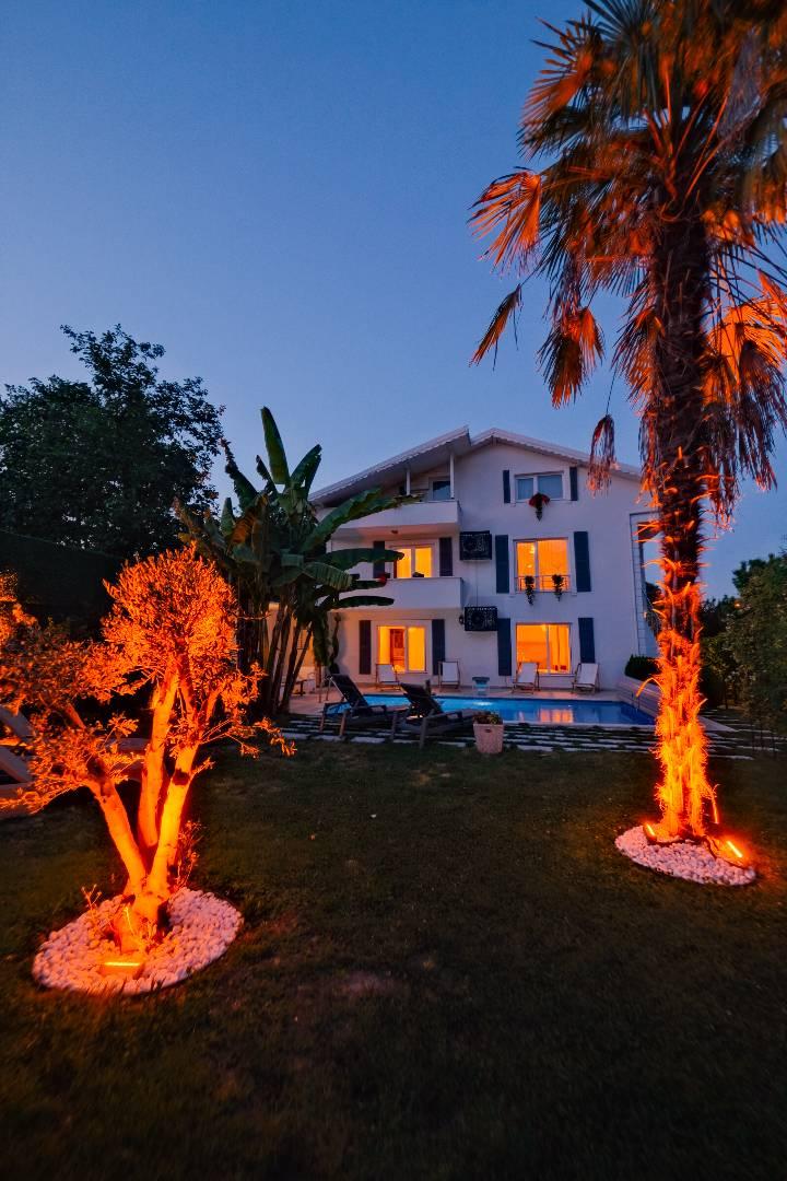 Sapanca Yanık'ta Geniş Bahçeli, Isıtmalı Özel Havuzlu, Lüks Villa-23312