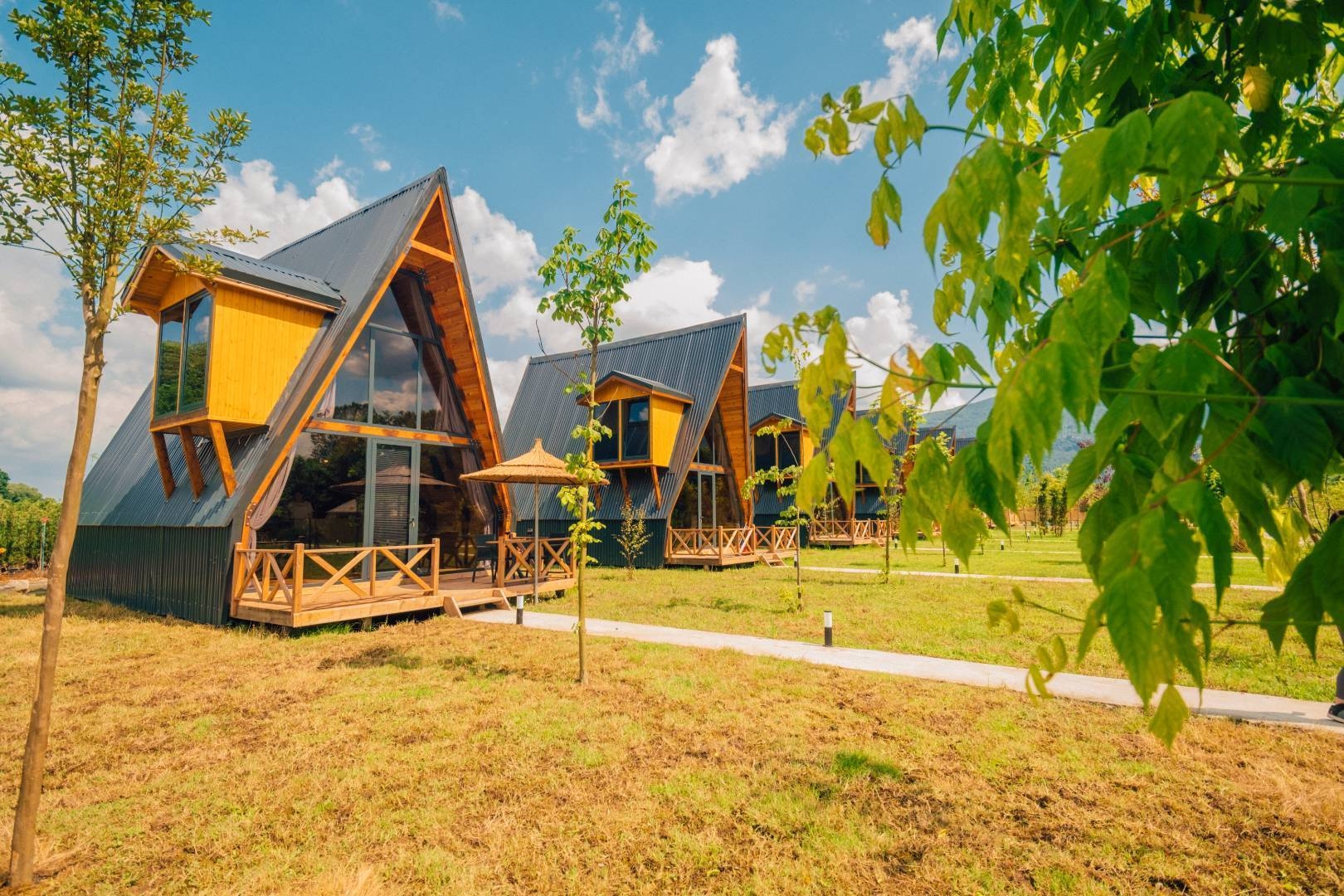 Sapanca Yanık'ta Göz Alıcı Doğada, Kahvaltı Dahil, Konforlu Bungalov