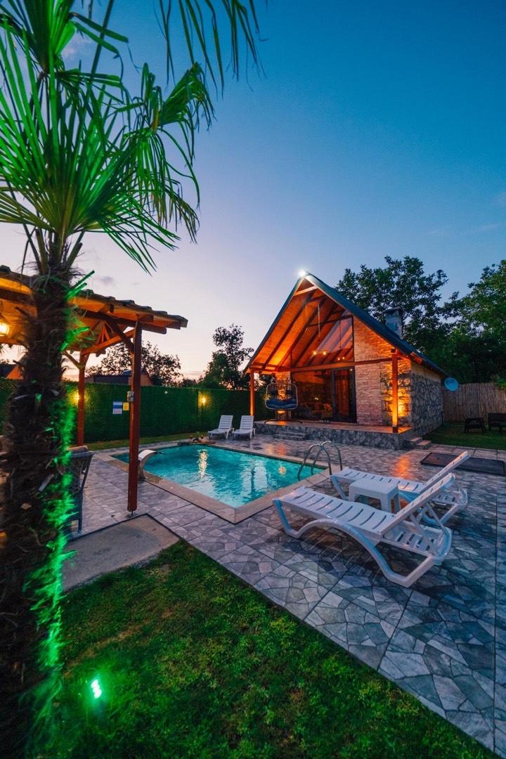 Sapanca Yanık'ta Merkezi Konumda, Isıtmalı Havuzlu, Lüks Bungalov-41311