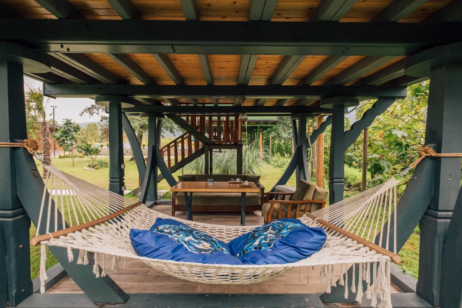 Sapanca Yanık'ta Tesis İçerisinde, Kahvaltı Dahil, 2 Kişilik Ağaç Ev-35955