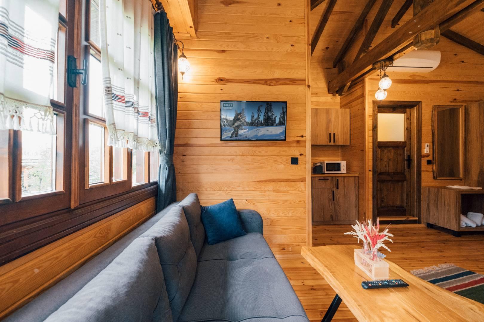 Sapanca Yanık'ta Tesis İçerisinde, Kahvaltı Dahil, 2 Kişilik Ağaç Ev-35955