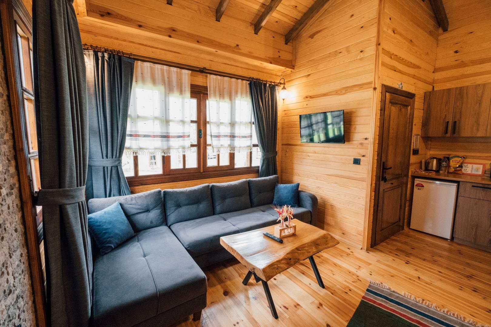 Sapanca Yanık'ta Tesis İçerisinde, Kahvaltı Dahil, 2 Kişilik Ağaç Ev-35955