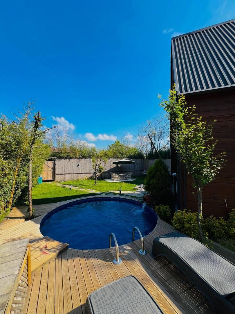 Sapanca Yanık'ta Merkezi Konumda, Isıtmalı Havuzlu, Modern Bungalov-40936