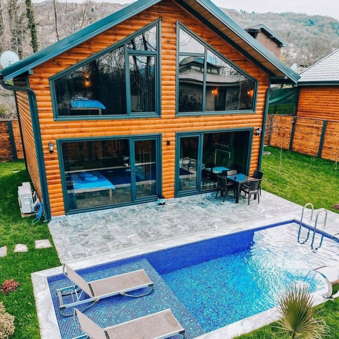 Sapanca'da Çekirdek Ailelere Uygun, Isıtmalı Havuzlu, Şık Bungalov