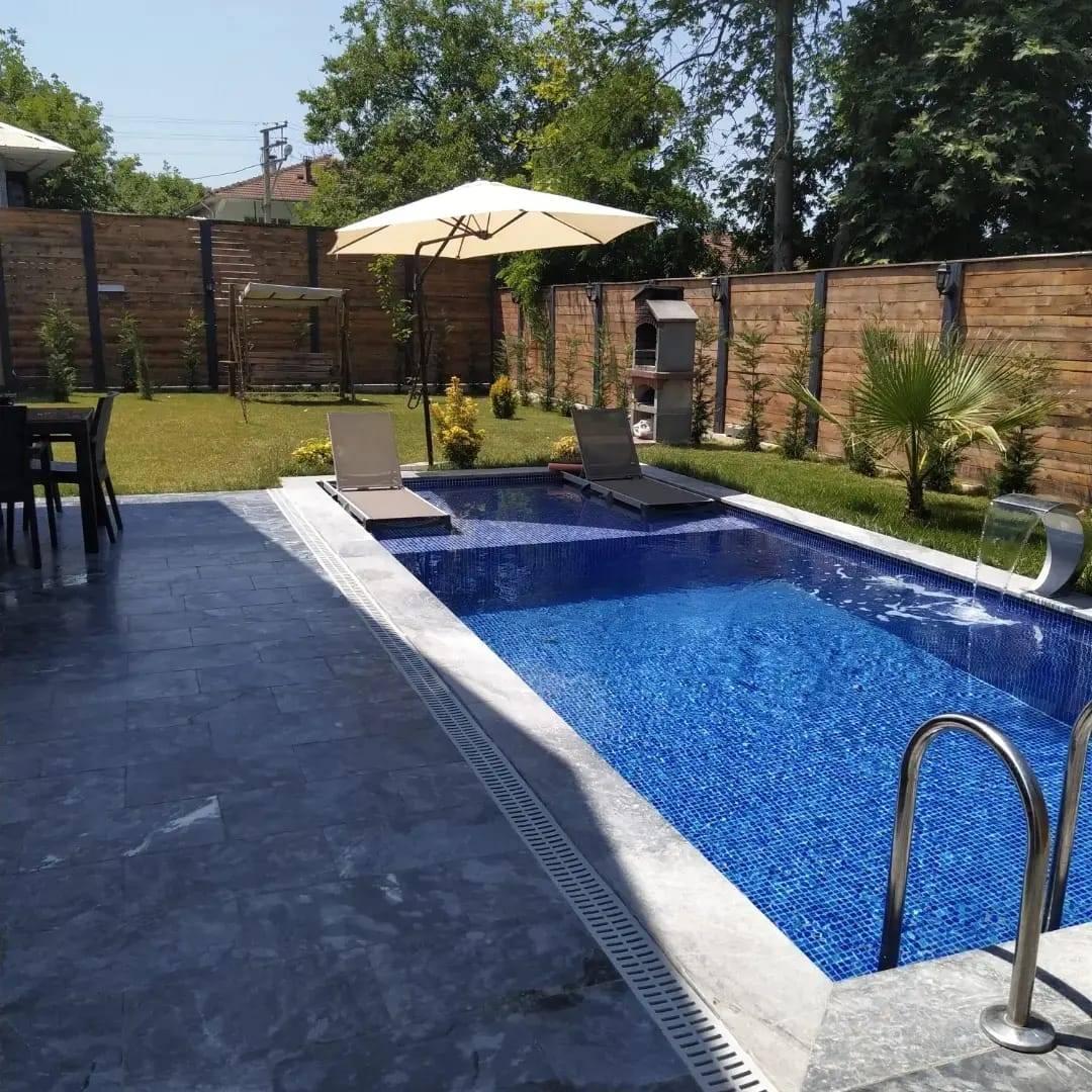 Sapanca Yeni'de Merkezi Konumda, Isıtmalı Havuzlu, Kiralık Bungalov-34763