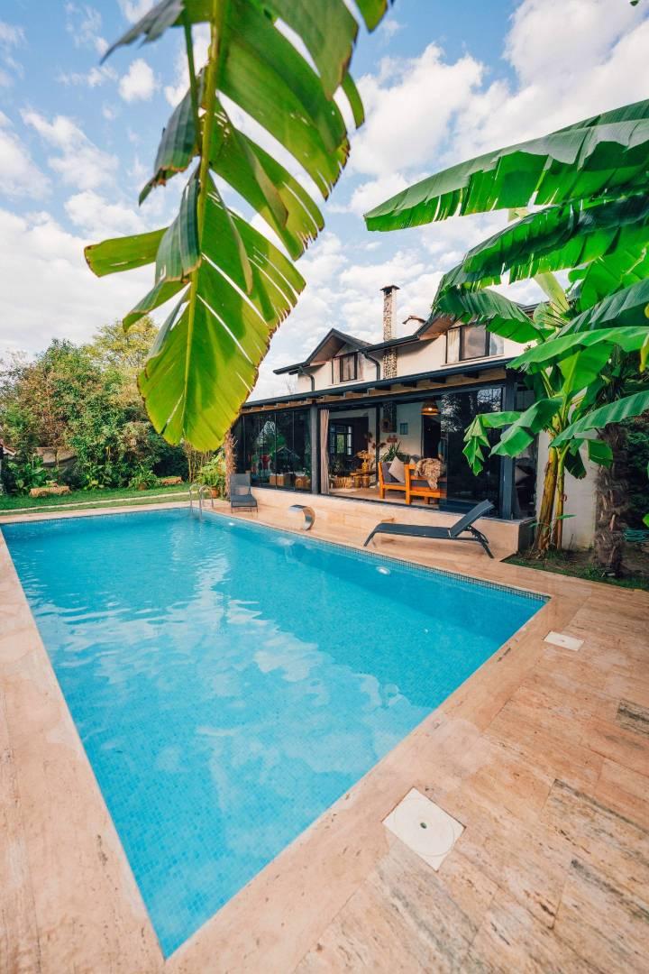 Sapanca'da Doğa İçerisinde, Isıtmalı Havuzlu, Şömineli, Kiralık Villa-22661