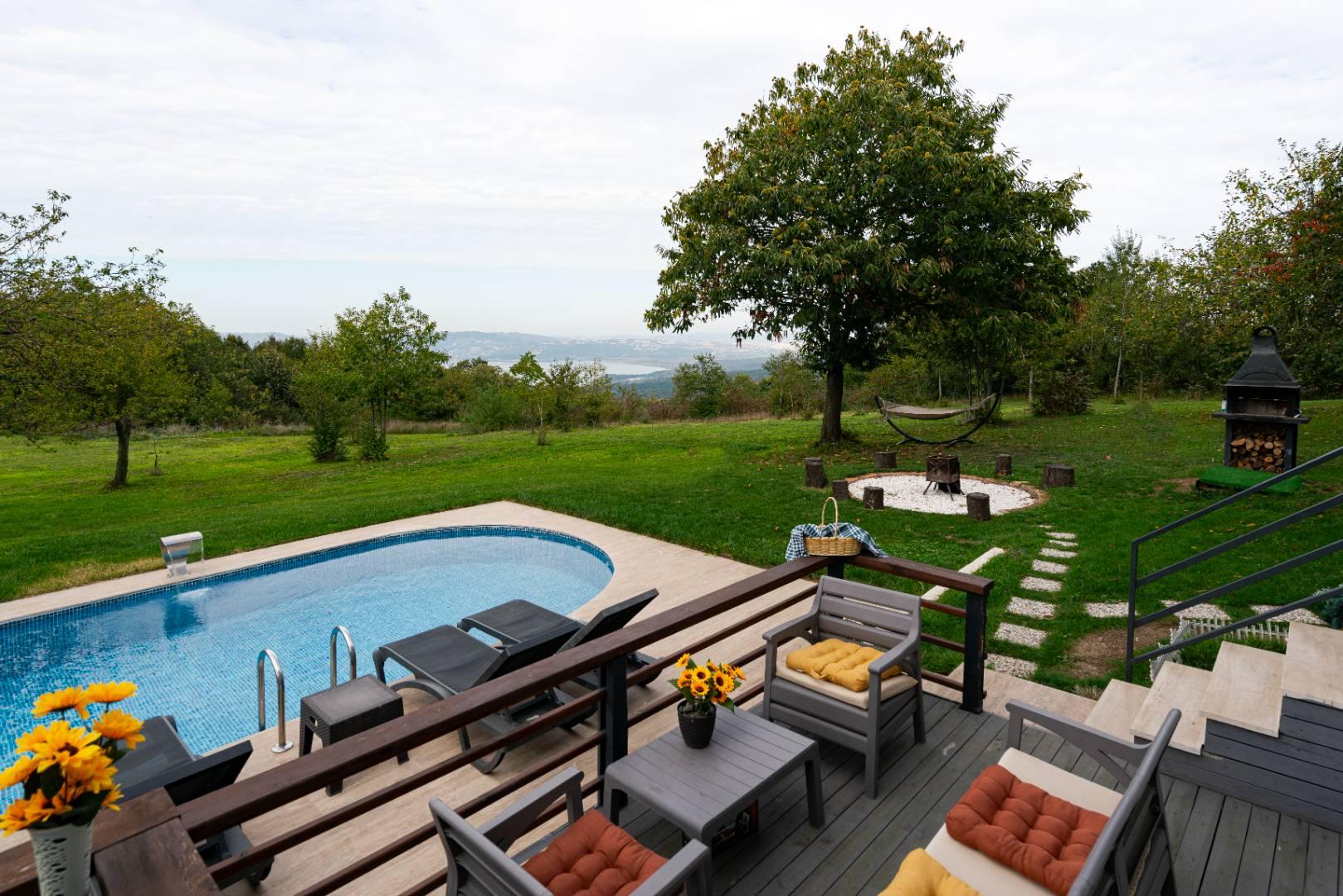 Sapanca'da Doğanın Kalbinde, Göl Manzaralı, Geniş Bahçeli Villa-27079