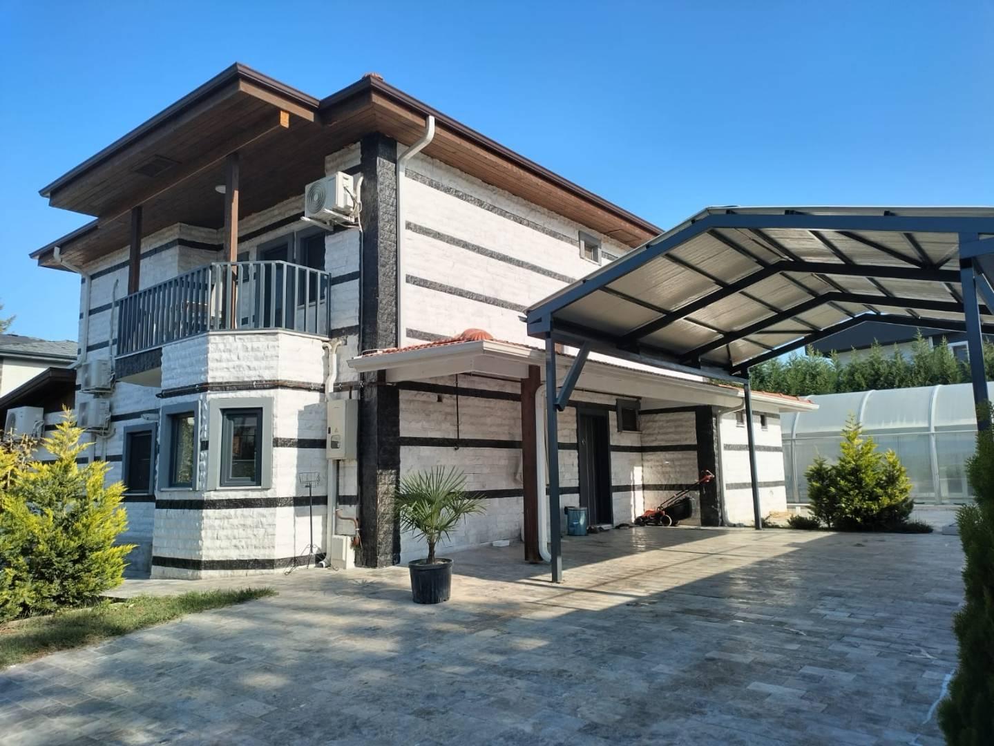 Sapanca'da Kalabalık Aileler İçin Uygun, Kapalı Havuzlu, Modern Villa-30616