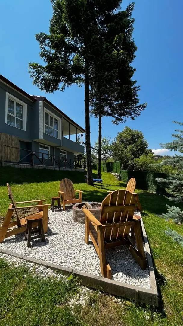 Sapanca'da Geniş Bahçeli, Isıtmalı Havuzlu, Kiralık Müstakil Villa-33211