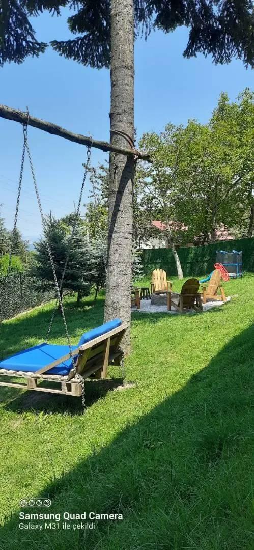 Sapanca'da Geniş Bahçeli, Isıtmalı Havuzlu, Kiralık Müstakil Villa-33211