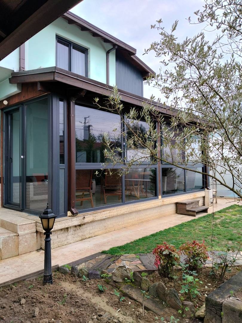 Sapanca'da Kalabalık Gruplara Uygun, Isıtmalı Havuzlu, Lüks Villa