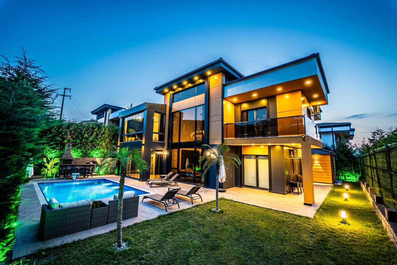 Sapanca Kırkpınar'da Merkezi Konumda, Isıtmalı Havuzlu, Lüks Villa