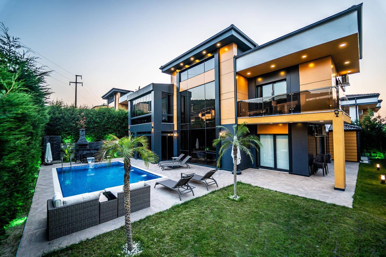 Sapanca Kırkpınar'da Merkezi Konumda, Isıtmalı Havuzlu, Lüks Villa-38928