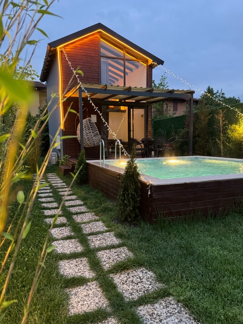 Sapanca Kırkpınar'da Merkezi Konumda, Isıtmalı Havuzlu, Şık Bungalov