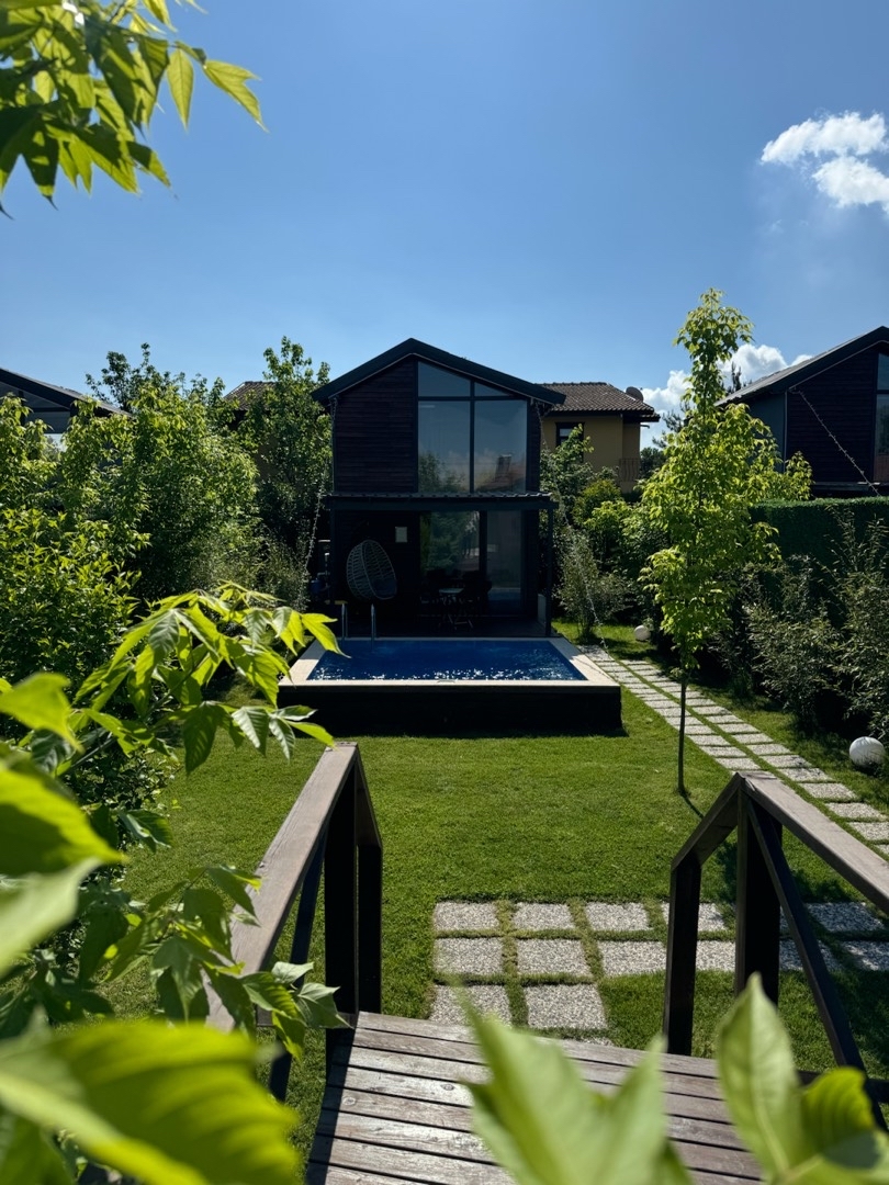 Sapanca Kırkpınar'da Merkezi Konumda, Isıtmalı Havuzlu, Şık Bungalov