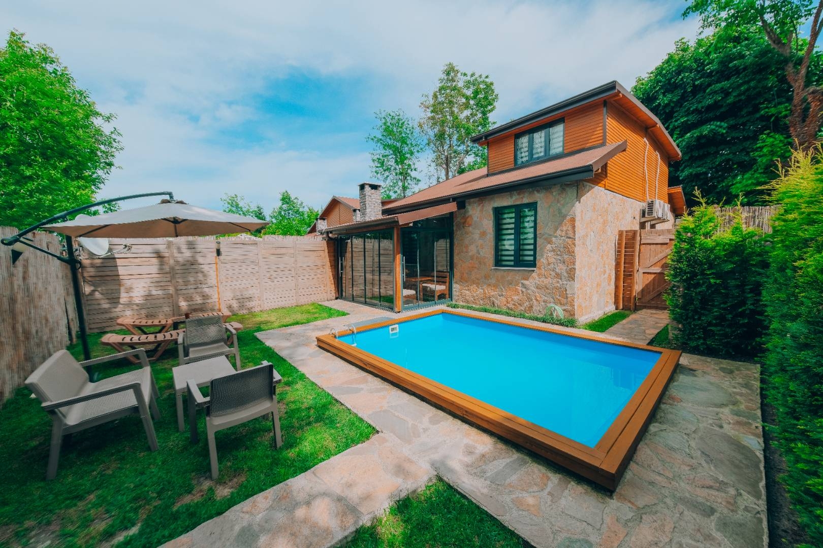Kartepe Maşukiye'de Muhteşem Doğada, Özel Havuzlu, Geniş Bahçeli Villa