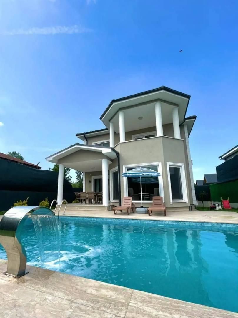 Sapanca'da Muhteşem Doğada, Kalabalık Ailelere Uygun, Konforlu Villa-39322