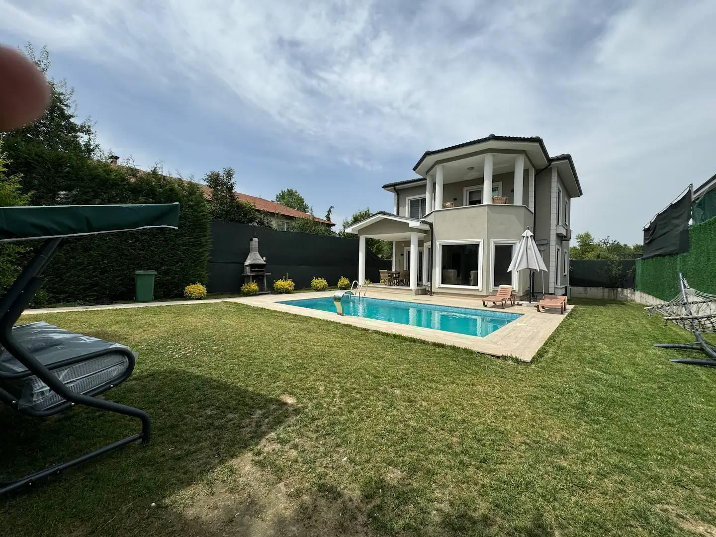 Sapanca'da Muhteşem Doğada, Kalabalık Ailelere Uygun, Konforlu Villa-39322