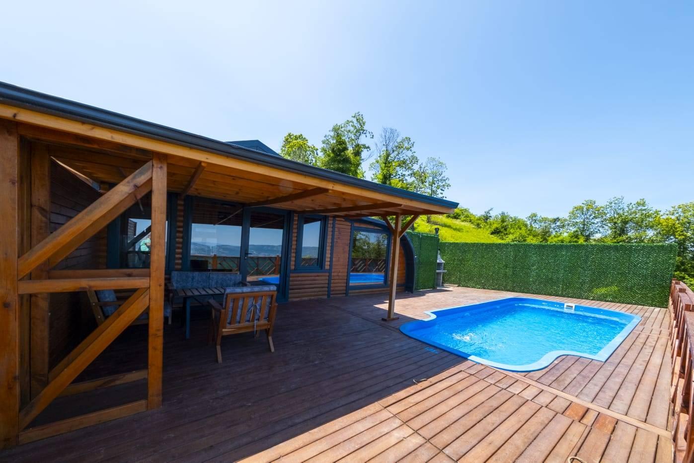 Sapanca'da Nailiye'de Muhteşem Manzaralı, Isıtmalı Havuzlu, 1+1 Villa-43782