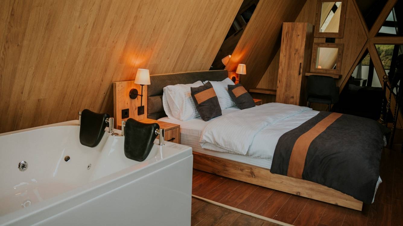 Sapanca'da Tesis İçerisinde, Isıtmalı Özel Havuzlu, Şık Bungalov