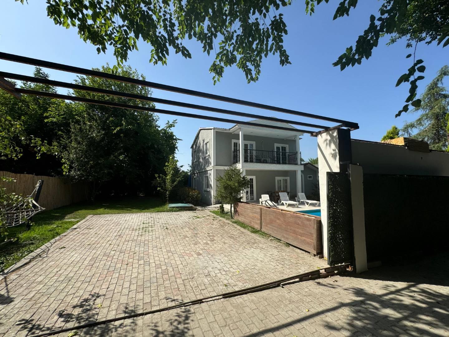 Sapanca Yanık'ta Yemyeşil Bahçeli, Özel Havuzlu, Geniş Villa-17167