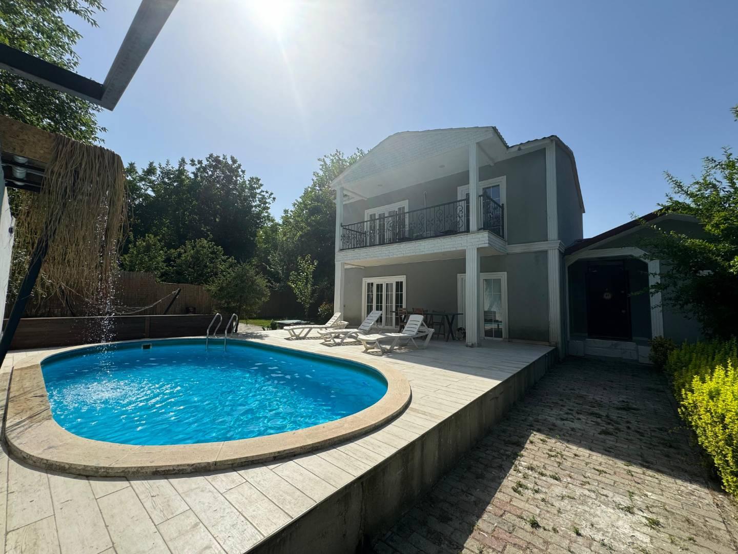 Sapanca Yanık'ta Yemyeşil Bahçeli, Özel Havuzlu, Geniş Villa-17167