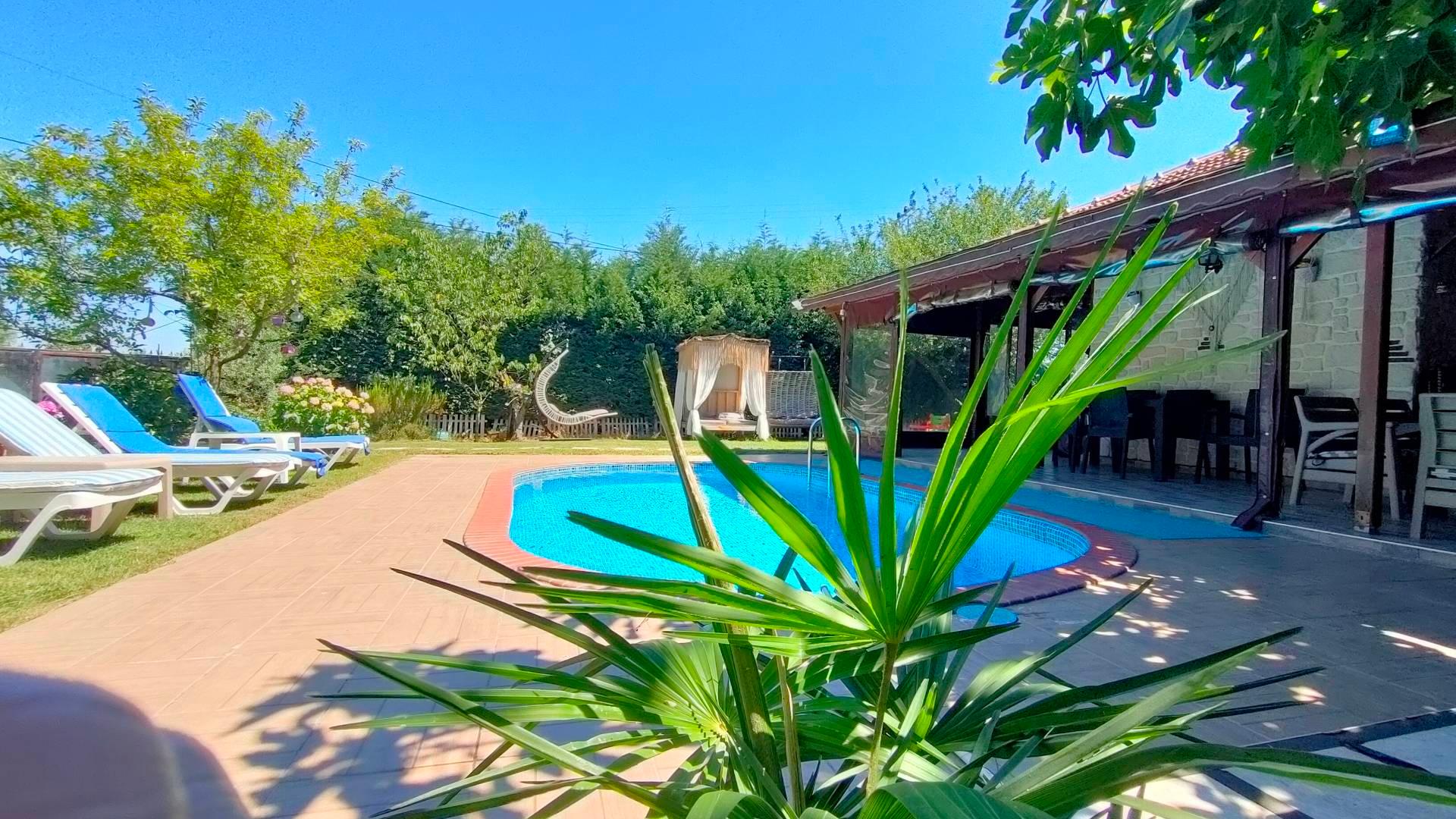 Sapanca'da Yeşillikler İçerisinde, Isıtmalı Havuzlu, 6 Kişilik Villa-26017