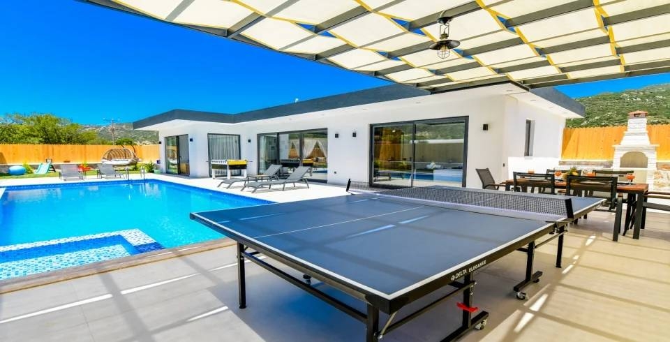 Kaş Sarıbelen'de Doğa İçerisinde, Özel Havuzlu, Oyun Alanlı Villa