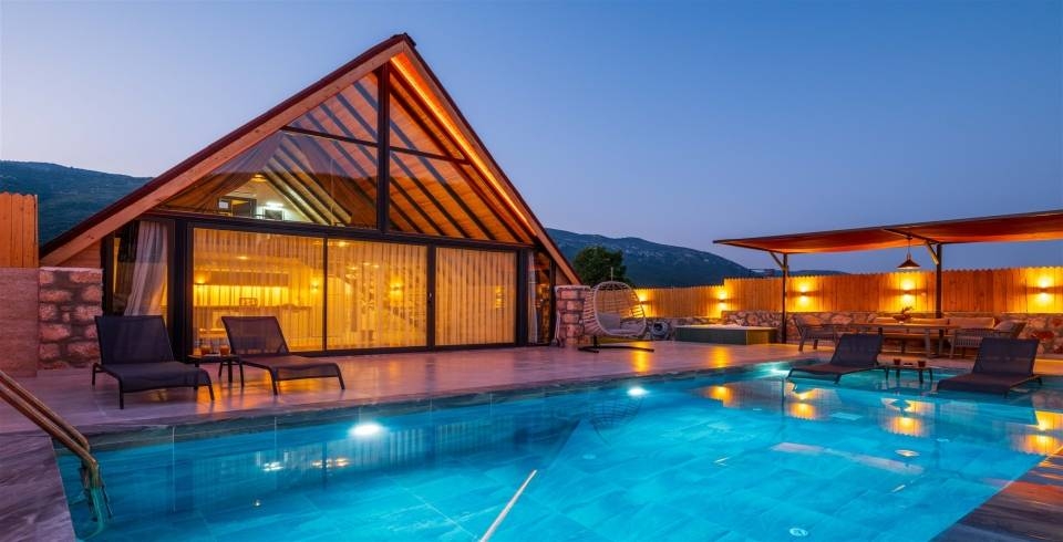 Kaş Sarıbelen'de Gözlerden Uzak Konumda, Özel Havuzlu, 2+1 Bungalov