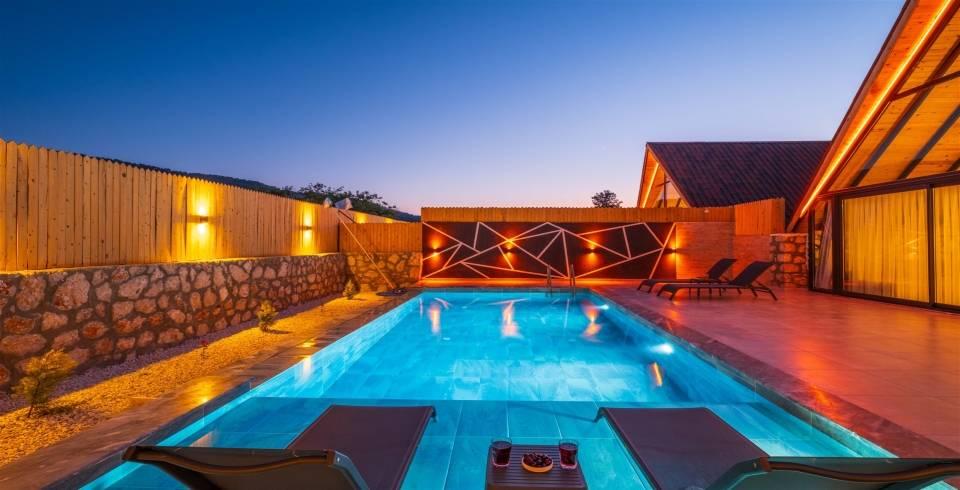 Kaş Sarıbelen'de Gözlerden Uzak Konumda, Özel Havuzlu, 2+1 Bungalov-39903