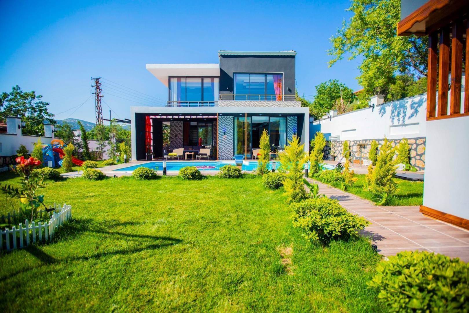 Kaş Sarıbelen'de Çocuk Oyun Alanlı, Özel Havuzlu, Şık Villa