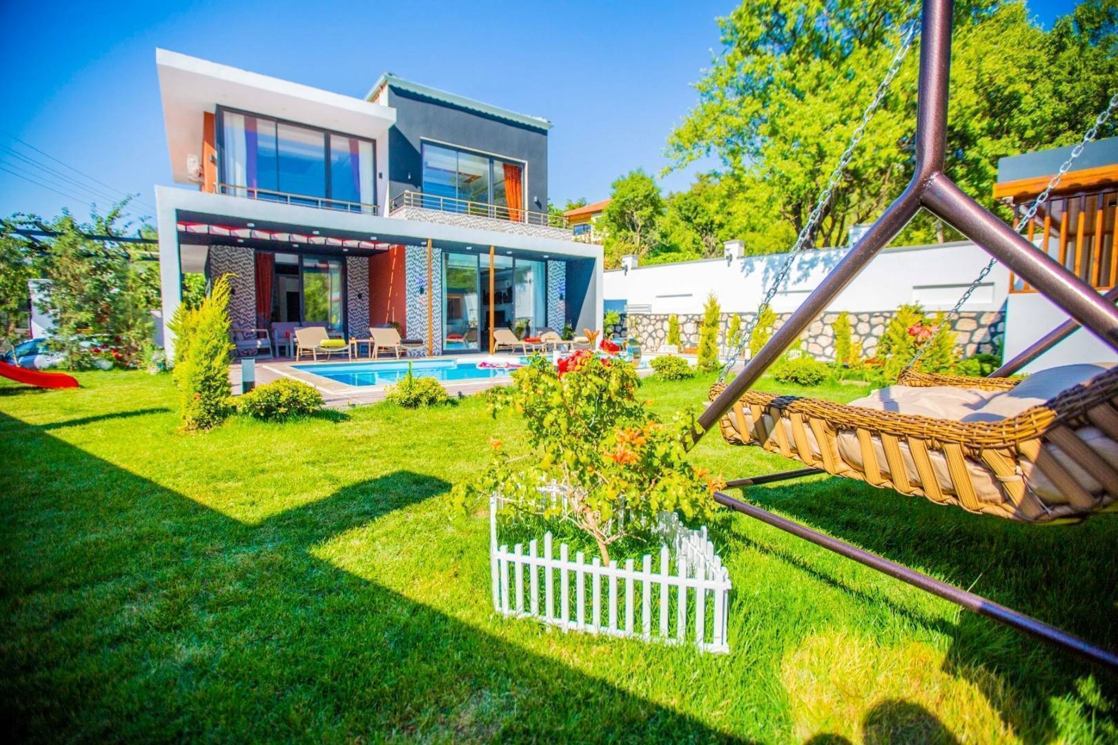 Kaş Sarıbelen'de Çocuk Oyun Alanlı, Özel Havuzlu, Şık Villa