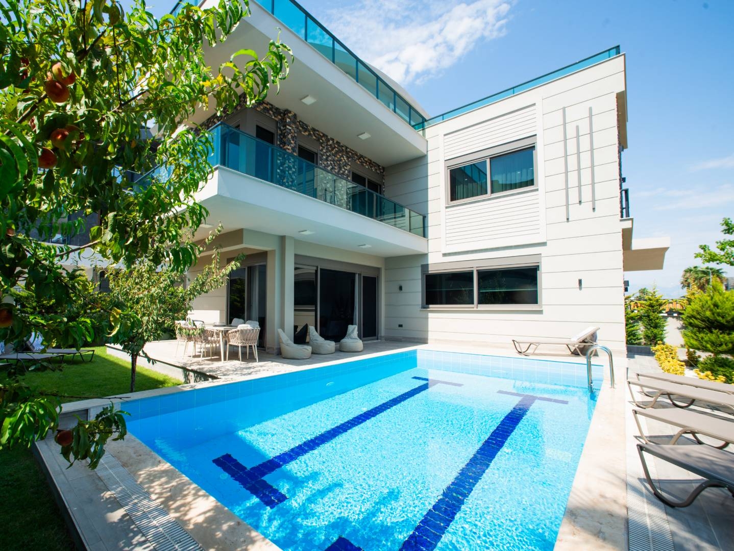 Serik Belek'te Elverişli Konumda, Özel Havuzlu, 4+1 Villa