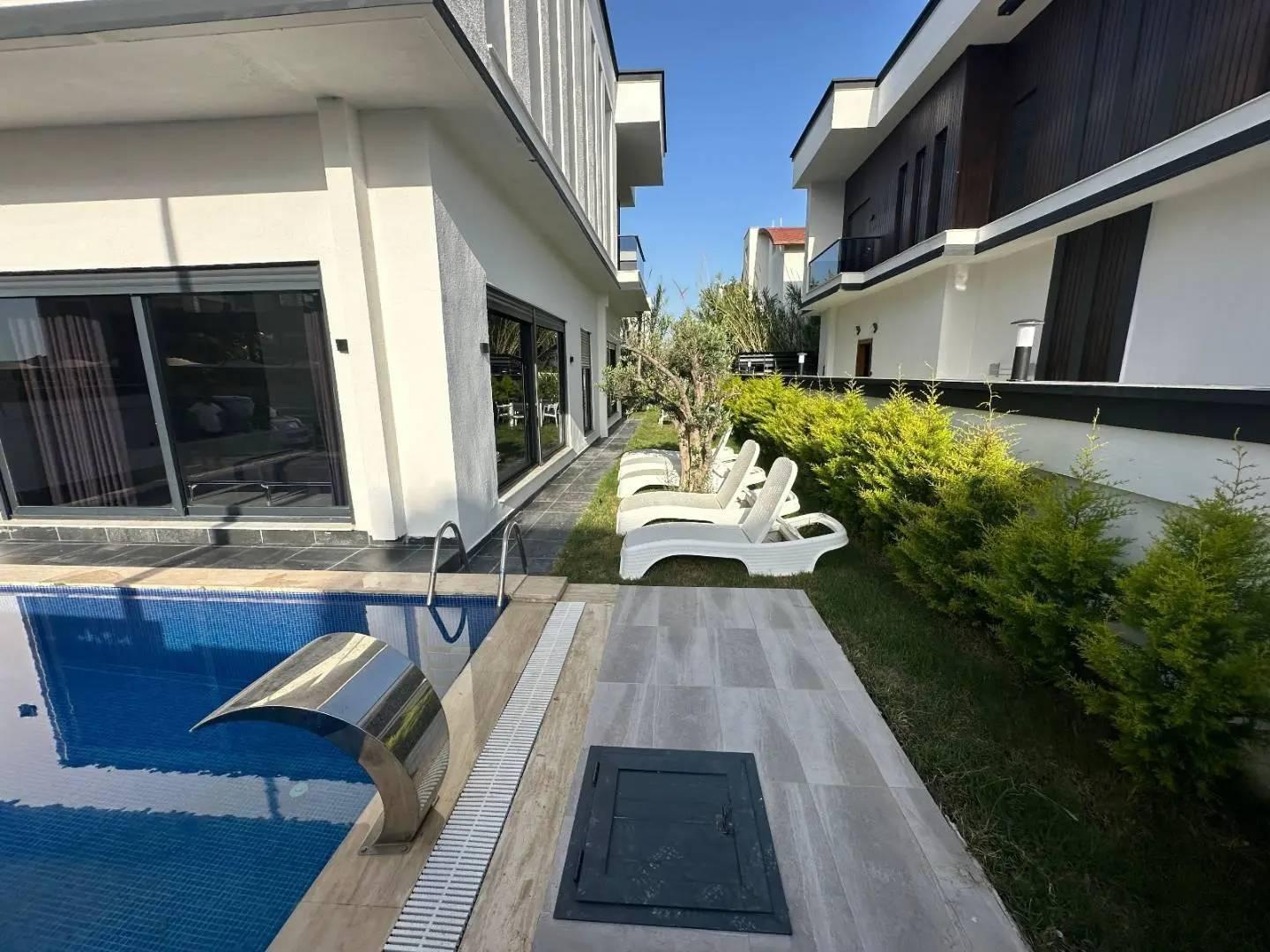 Serik Belek'te Merkeze Yakın Konumda, Özel Havuzlu, 3+1, Şık Villa-41276
