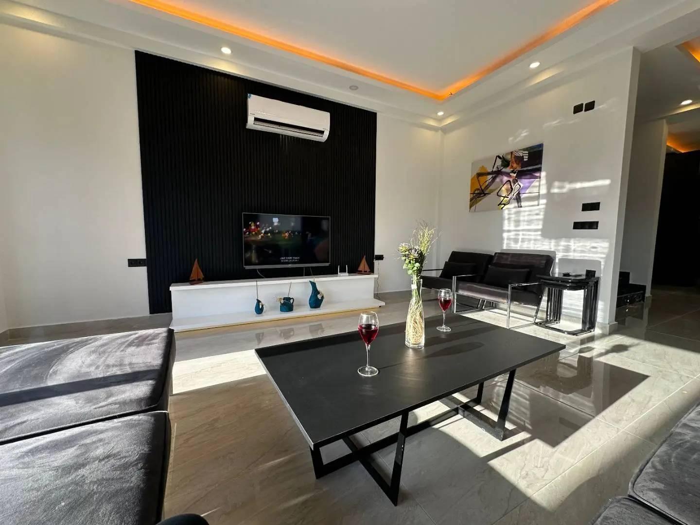 Serik Belek'te Merkeze Yakın Konumda, Özel Havuzlu, 3+1, Şık Villa-41276