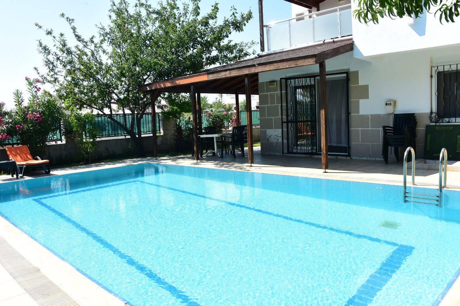 Serik Kadriye'de Nezih Site İçerisinde, Özel Havuzlu, Tatil Villası-35835