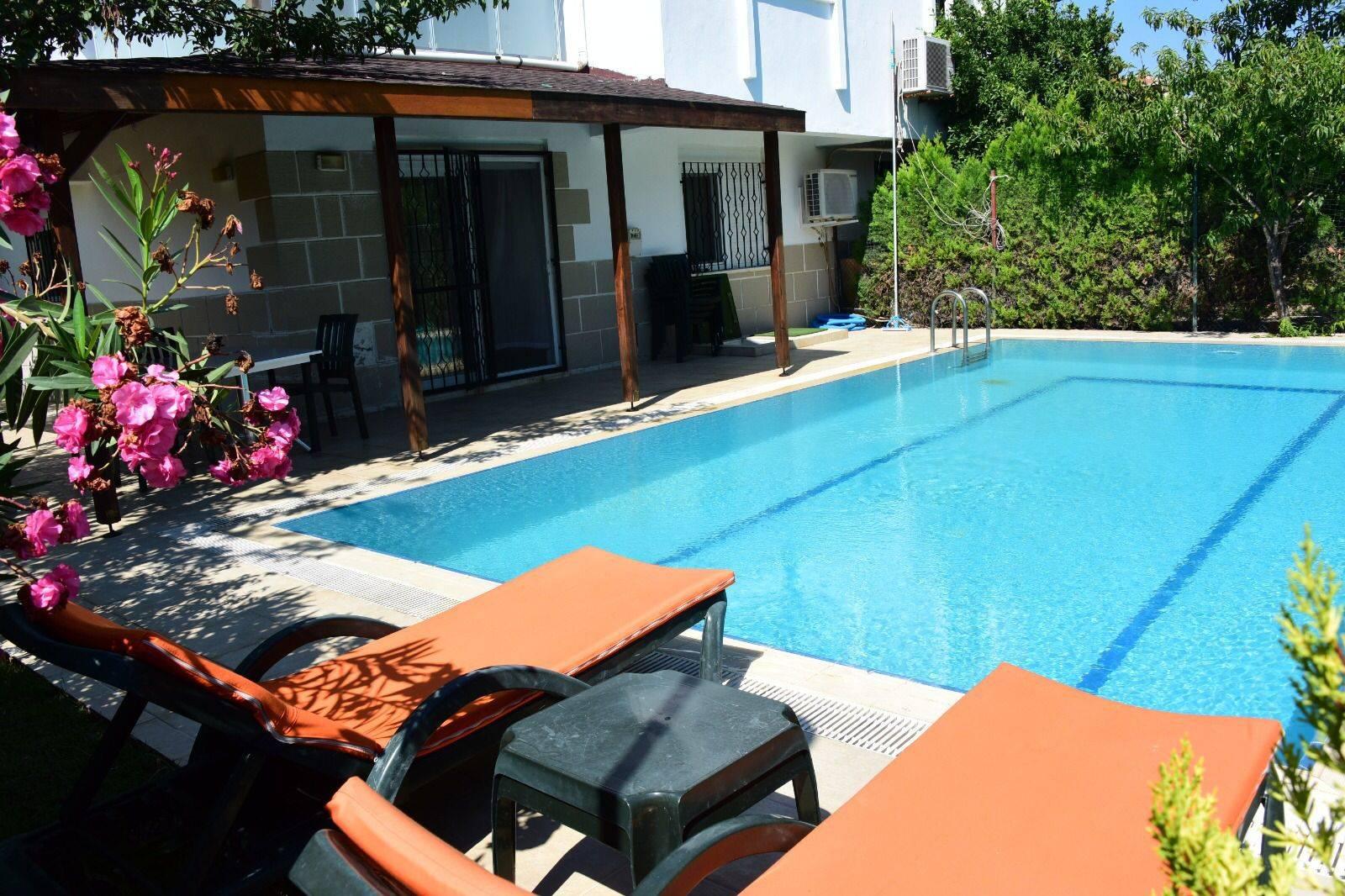 Serik Kadriye'de Nezih Site İçerisinde, Özel Havuzlu, Tatil Villası-35835