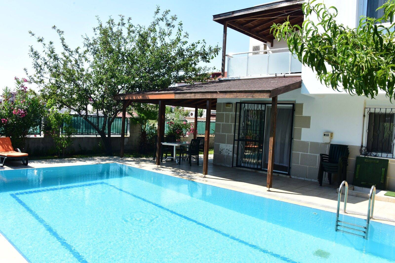 Serik Kadriye'de Nezih Site İçerisinde, Özel Havuzlu, Tatil Villası