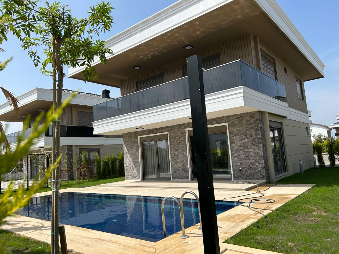 Serik Belek'te Plaja Yakın Konumda, Özel Havuzlu, Şık Villa-35717