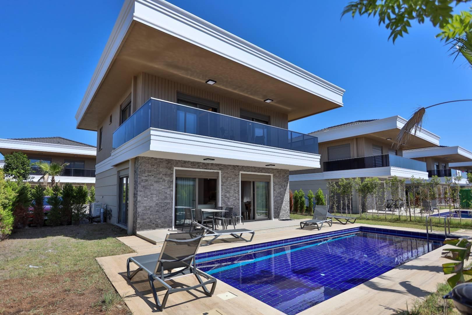 Serik Belek'te Plaja Yakın Konumda, Özel Havuzlu, Şık Villa-35717