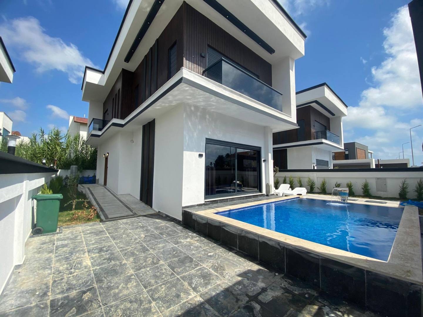 Serik Belek'te Şık Tasarıma Sahip, Özel Havuzlu, 3+1, Kiralık Villa